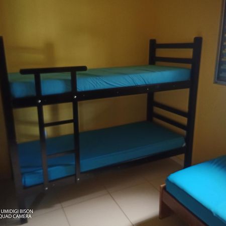Casa com piscina , churrasqueira, Wi-Fi, em rua de Areia à 1km da praia, bairro sussegado, proíbido uso de som extremamente alto ideal para descansar Itanhaém Esterno foto