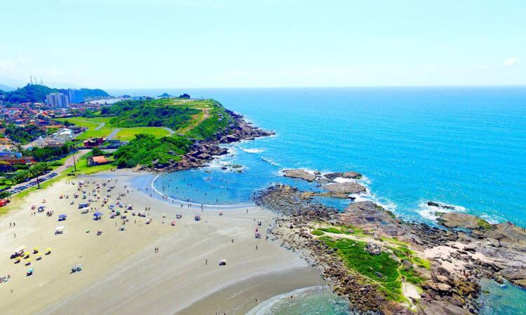 Casa com piscina , churrasqueira, Wi-Fi, em rua de Areia à 1km da praia, bairro sussegado, proíbido uso de som extremamente alto ideal para descansar Itanhaém Esterno foto