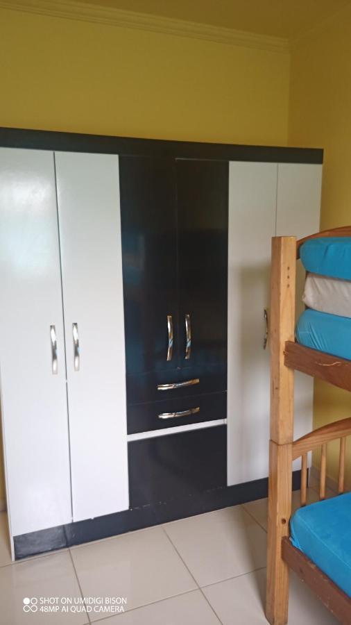 Casa com piscina , churrasqueira, Wi-Fi, em rua de Areia à 1km da praia, bairro sussegado, proíbido uso de som extremamente alto ideal para descansar Itanhaém Esterno foto