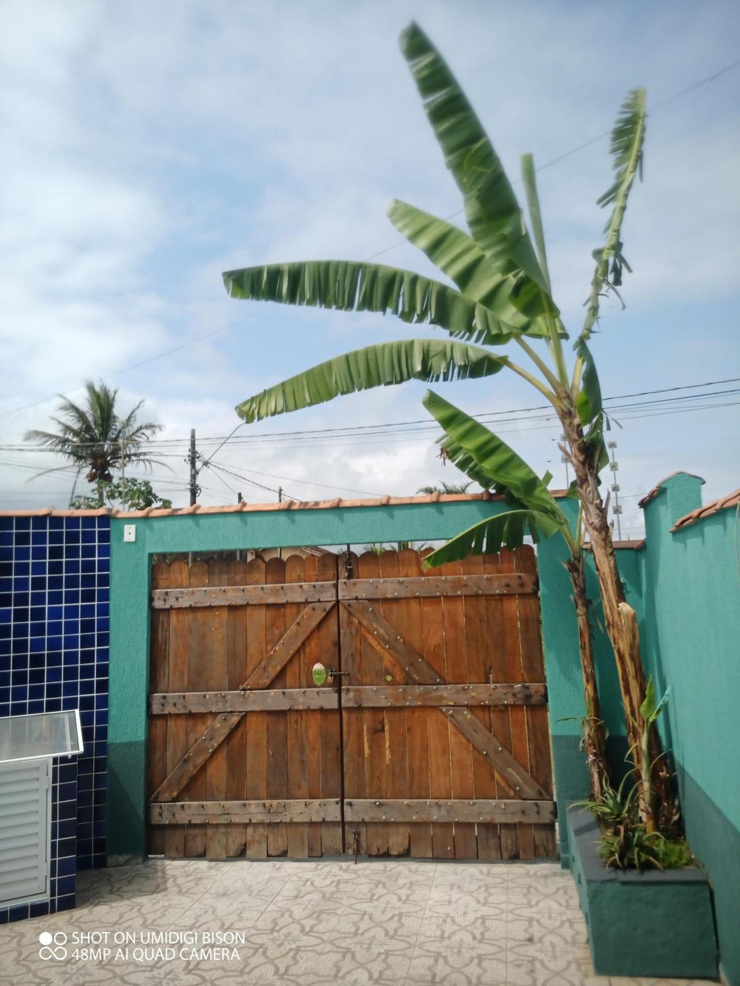 Casa com piscina , churrasqueira, Wi-Fi, em rua de Areia à 1km da praia, bairro sussegado, proíbido uso de som extremamente alto ideal para descansar Itanhaém Esterno foto