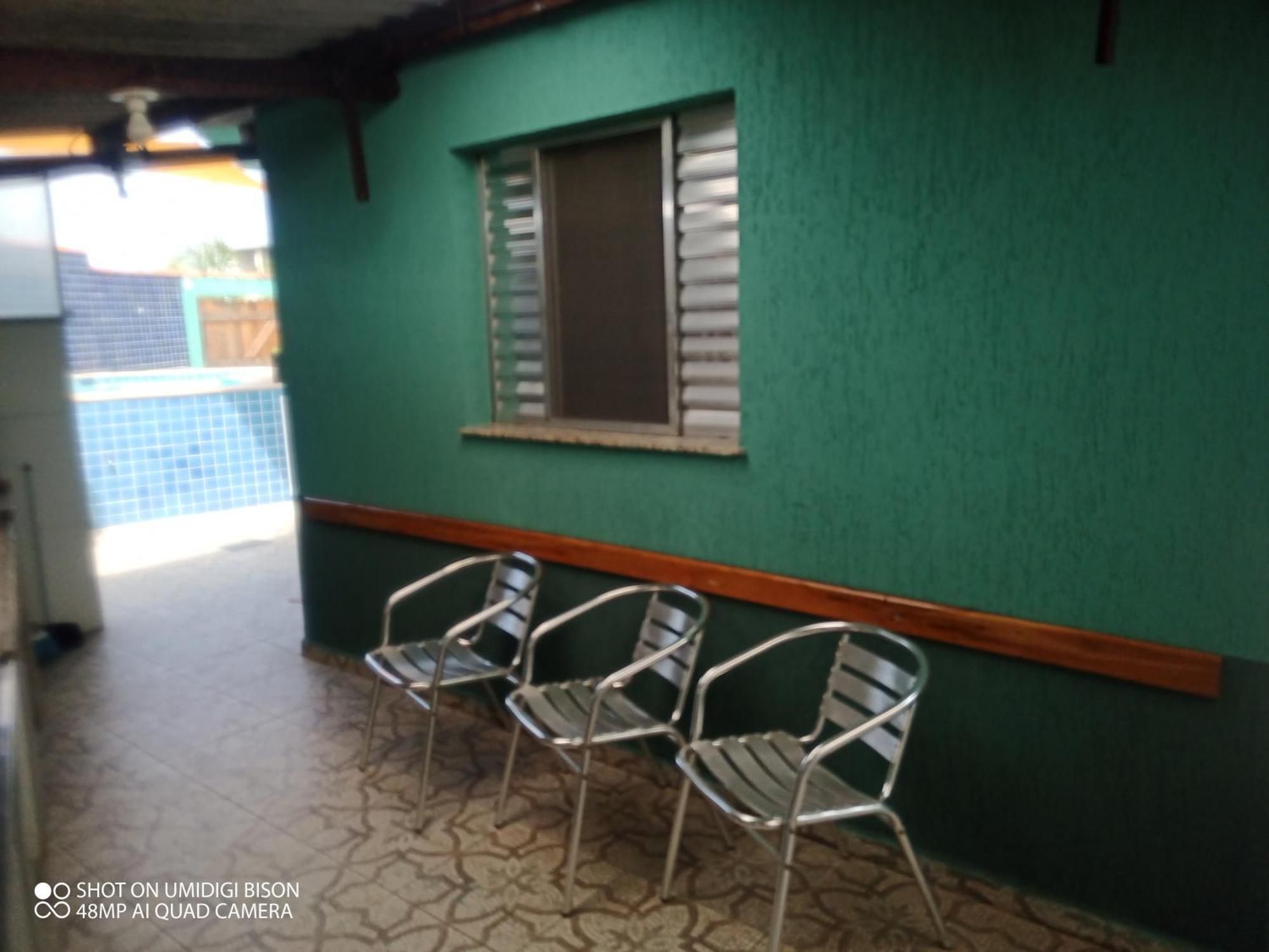 Casa com piscina , churrasqueira, Wi-Fi, em rua de Areia à 1km da praia, bairro sussegado, proíbido uso de som extremamente alto ideal para descansar Itanhaém Esterno foto